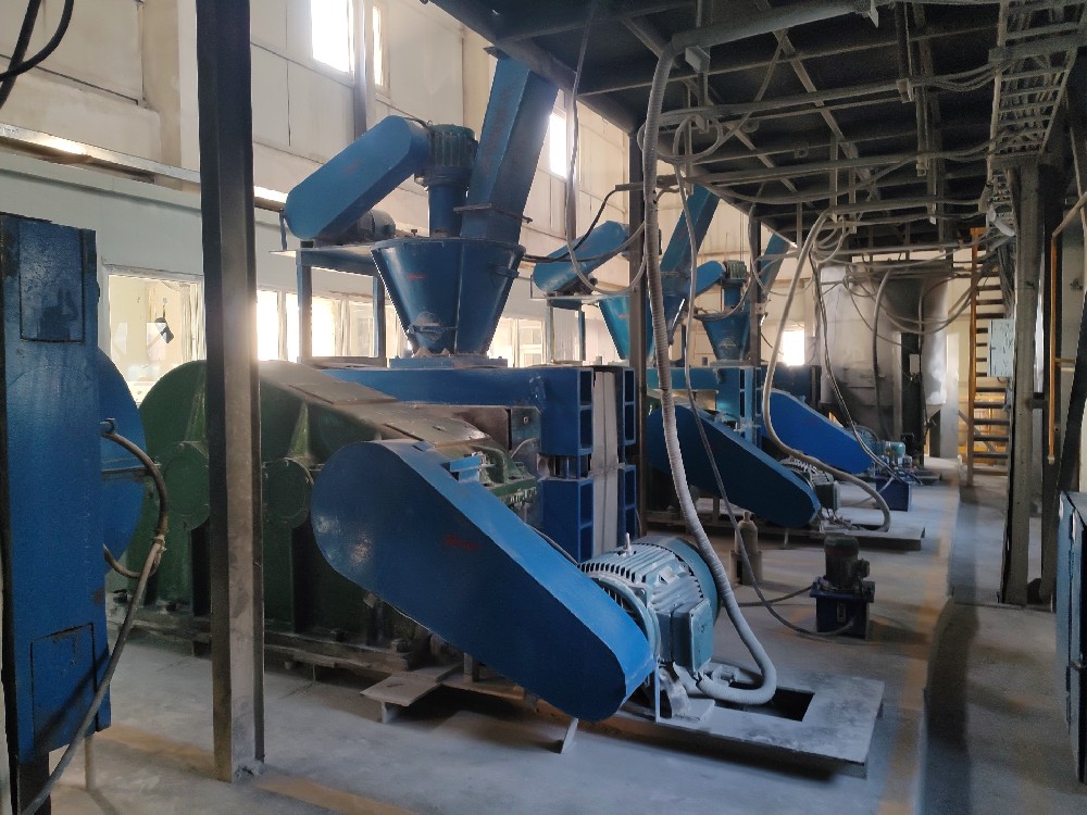 山西壓球機(jī)生產(chǎn)現(xiàn)場